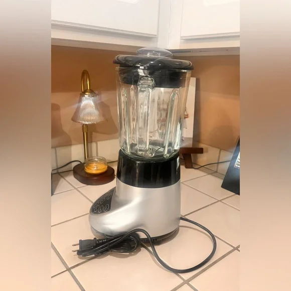Cuisinart Silver & Black Countertop Blender - Picture 4 of 5